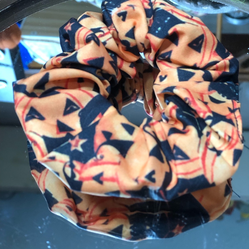 🐈‍⬛Halloween Themed Scrunchie-Listing is for 1